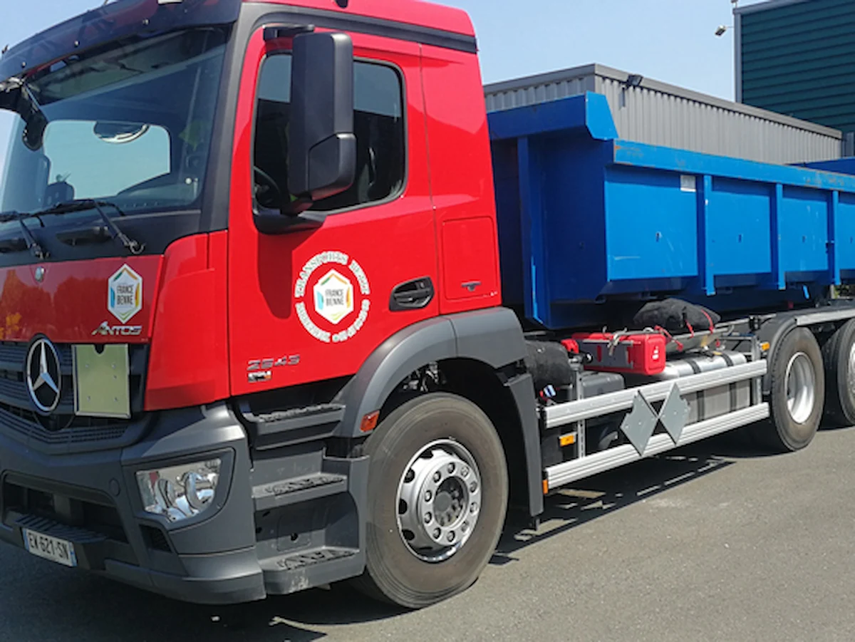 Transports Petit Transport Routier De Produits Conditionnes A Barbezieux Saint Hilaire Camion Remorque Polybenne 2 Transports Petit Transport Routier De Produits Conditionnes A Barbezieux Saint Hilaire Camion Remorque Polybenne 2